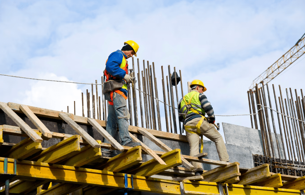 muncitori constructii